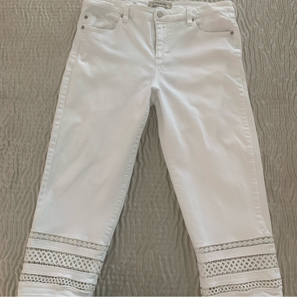 White capri pants size 14